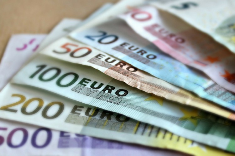ECB: Evropljani okreću leđa kešu u strahu od korone