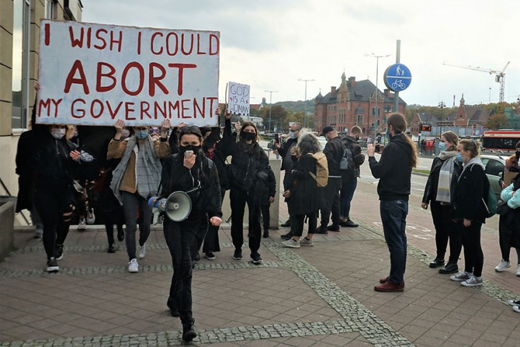 Pravo na abortus dijeli Evopu, Poljska "vri", Hrvatska na raskrsnici