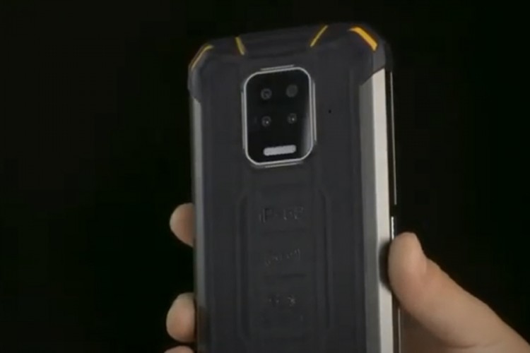 "Neuništivi" telefon ima bateriju koja traje pet dana, cijena sitnica