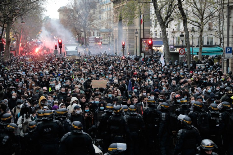 Na protestu u Parizu privedene desetine osoba