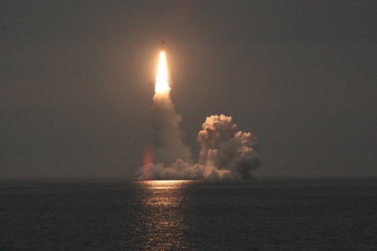 Ruska podmornica prvi put istovremeno lansirala 4 balističke rakete