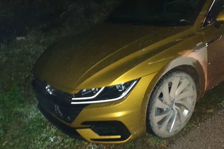 U Potkozarju pronađen "VW Arteon" ukraden sa trotoara u Banjaluci