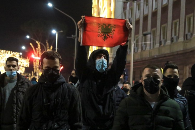 Nastavljeni protesti u Tirani