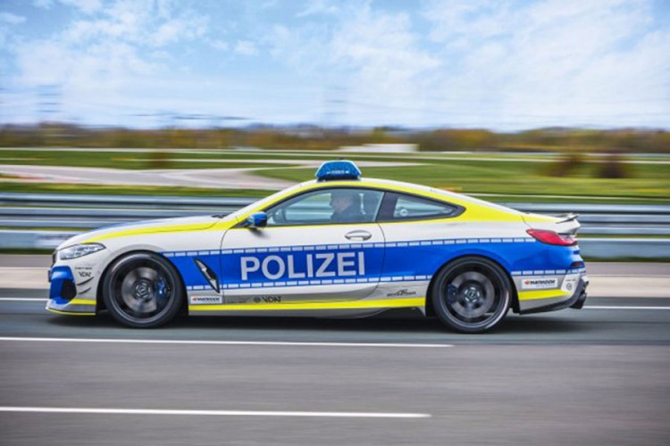 Policijski automobil po mjeri njemačkih auto-puteva