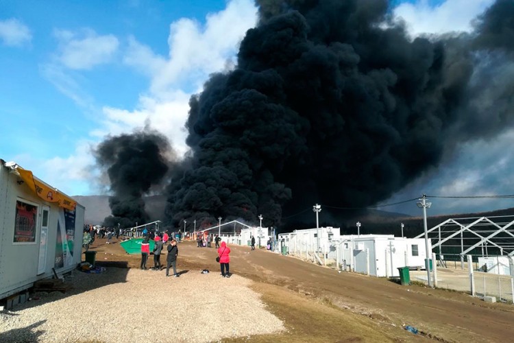 Šef IOM-a u BIH potvrdio da su migranti zapalili kamp Lipa