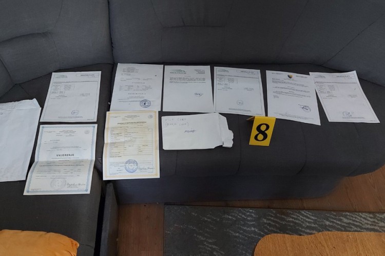 Hapšenje u Banjaluci, pronađena oprema za falsifikovanje novca i dokumenata