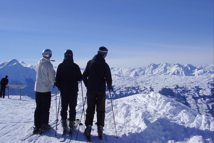 Tajno pobjegli iz švajcarskog skijališta zbog karantina