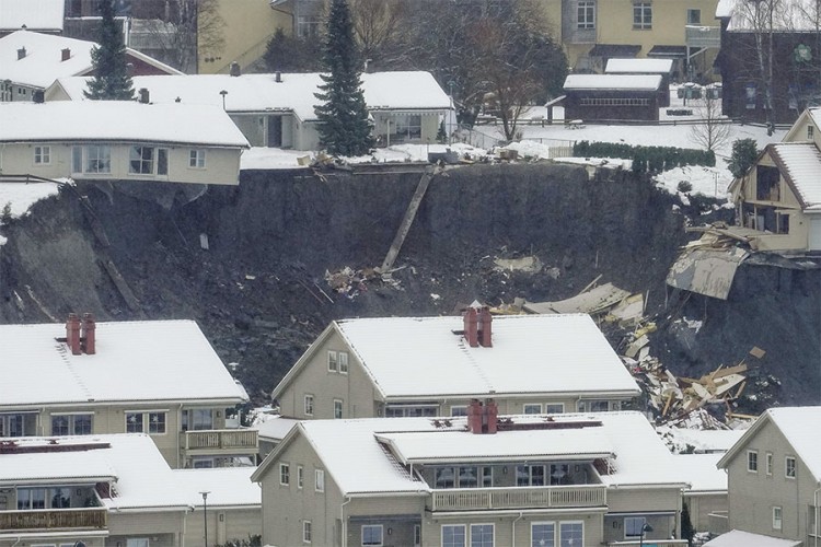 Povrijeđeno 10 osoba, 26 nestalo u klizištu u Norveškoj