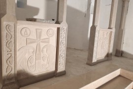 Hram u Tesliću dobio impozantan ikonostas, rad Željka Aleksića