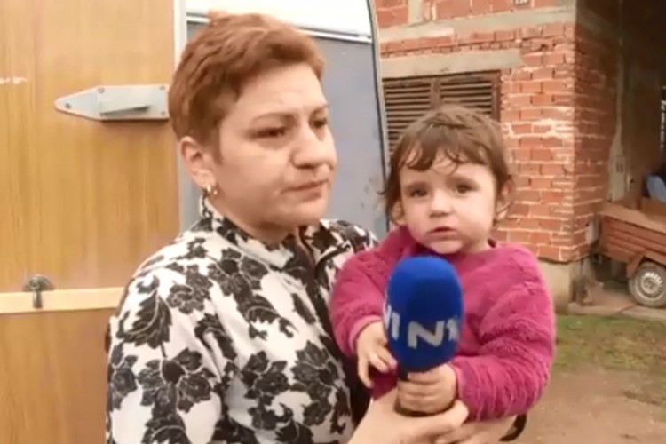 Djevojčica iz potresom razorenog sela tješila majku: Nemoj plakati, mama