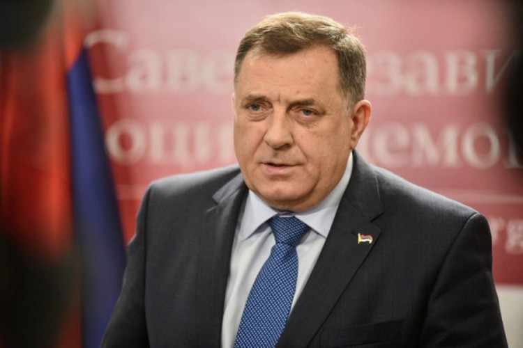 Dervenćani bilbordom pružili podršku Dodiku