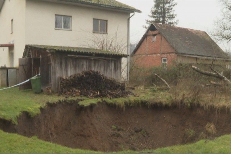Tomljenović: Rupe u zemlji nakon potresa opasnost su za stanovništvo