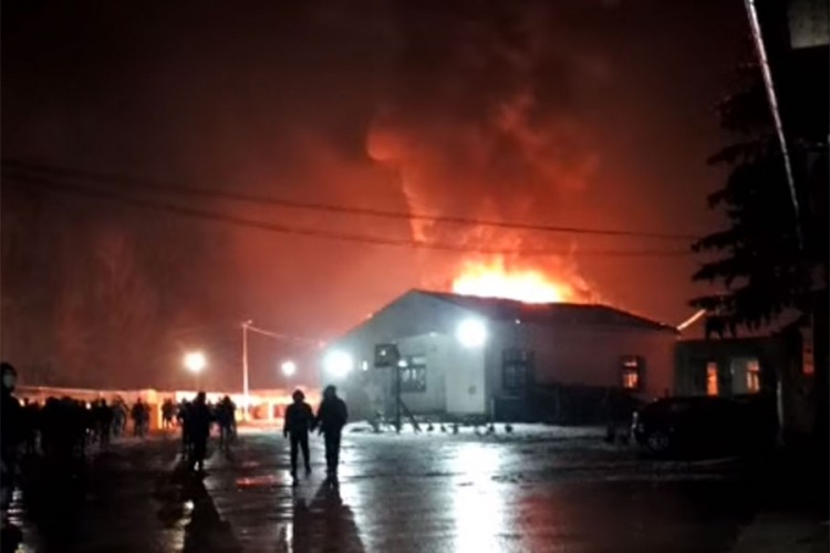 Požar u migrantskom kampu u Blažuju