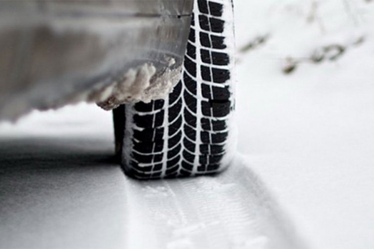 Zašto je dobro povećati pritisak u gumama tokom snježnih uslova na cesti