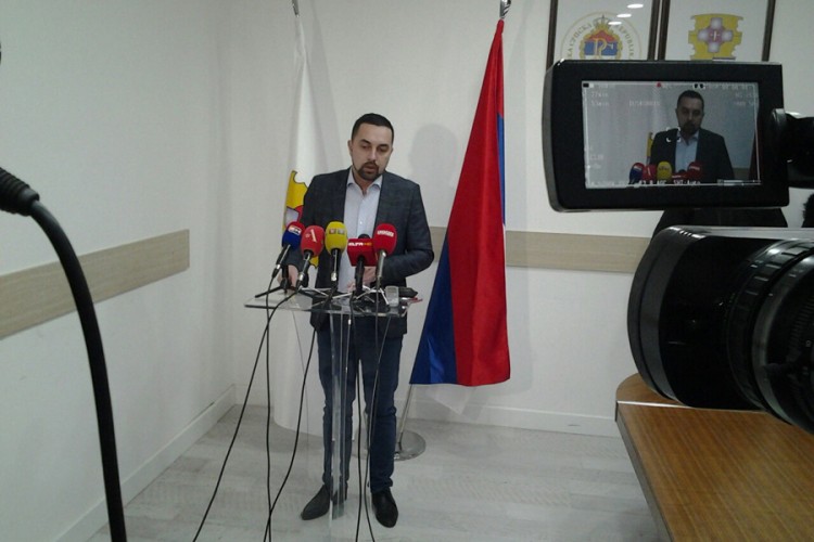 Jerinić pozvao CIK da radi, zbog izborne sage trpe i građani i projekti