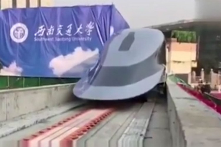 Predstavljen superbrzi voz, ide 620 km/h