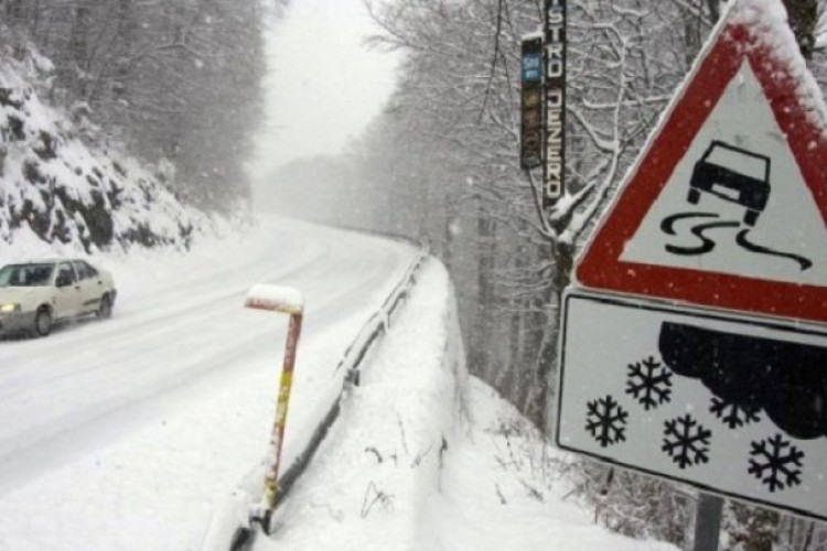 AMS RS upozorava da snijega i poledice ima na gotovo svim kolovozima