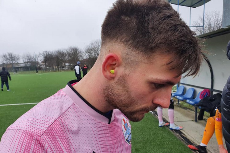 Fudbaleri Slavena igrali s čepićima u ušima, trener objasnio zašto