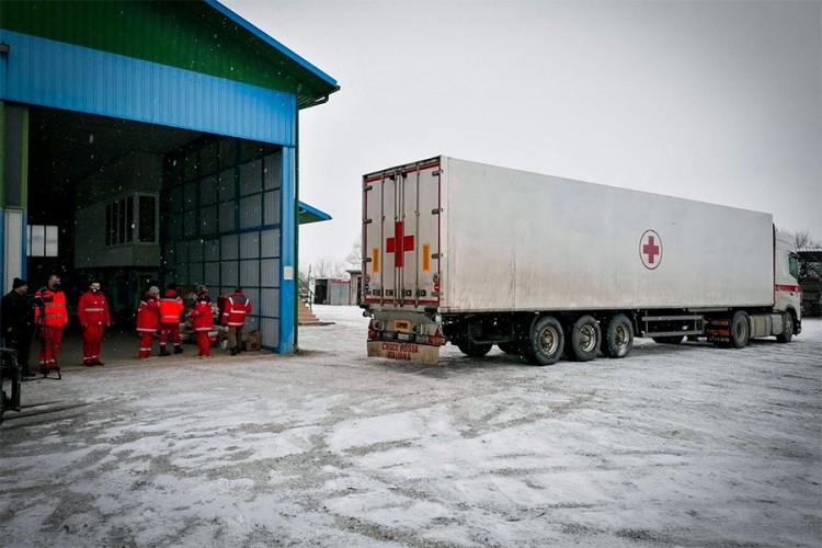 Crveni krst Italije poslao tri kamiona pomoći za migrante u Lipi