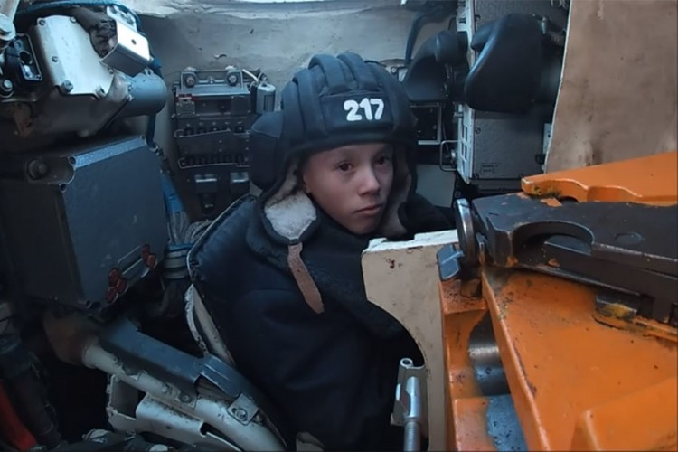 Dječaku ostvarili san: Okušao se kao vozač tenka