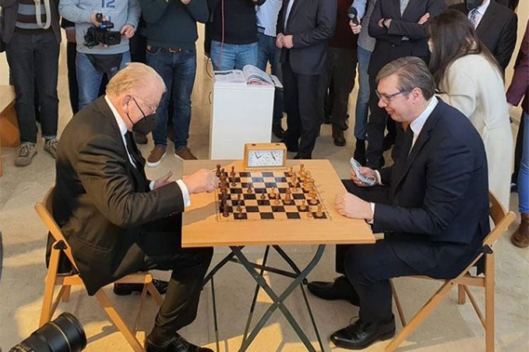 Ivković pobijedio Vučića u šahu