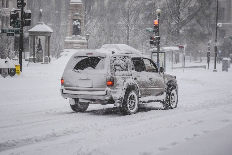 Ovo je jedna od najčešćih grešaka vozača zimi, evo i zašto je štetna