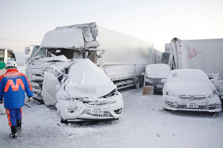 Snježna oluja u Japanu, 134 saobraćajne nezgode, 200 ljudi zarobljeno