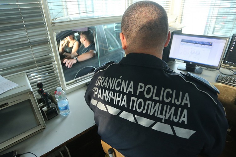 Dva Turčina i Rus pokušali ući u BiH sa lažnim PCR testovima
