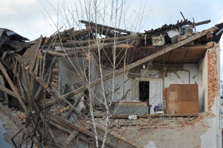 Poginuo obnavljajući kuću poslije zemljotresa