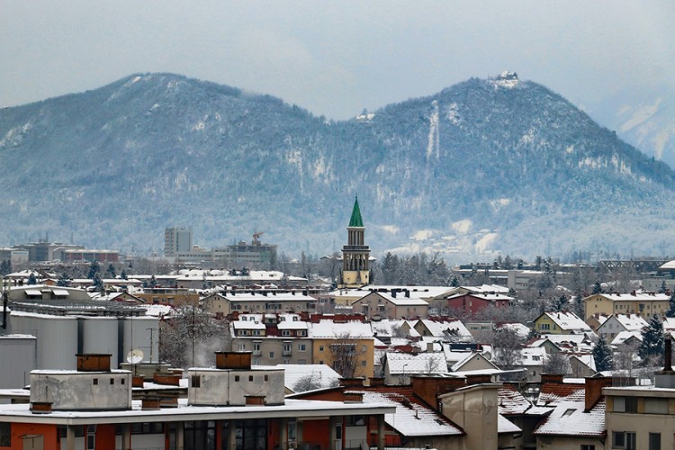 Vandali oskrnavili spomenik ruskim borcima u Ljubljani