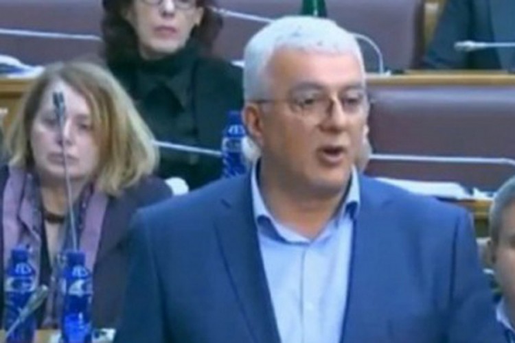 Mandić: Đukanović pokušava da posvađa parlamentarnu većinu