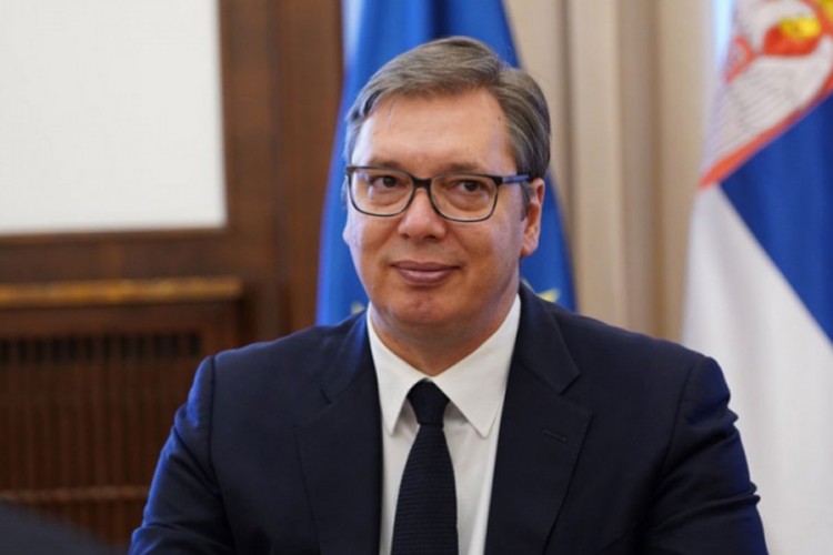 Vučić: U maju i novembru građanima po 30 evra, penzionerima još 50