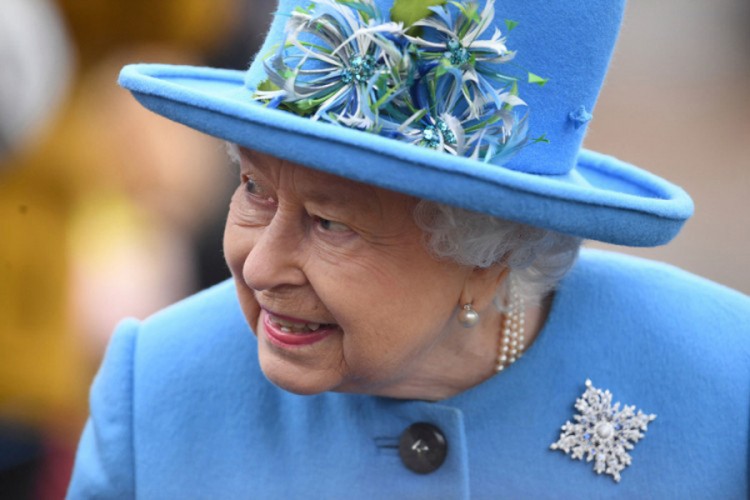 Britanska kraljica traži voditelja Instagram profila, plata odlična