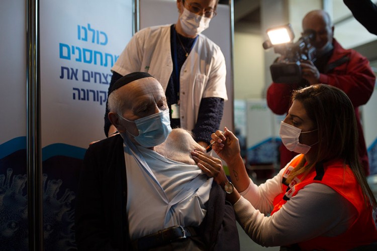 Kako je Izrael obezbijedio više doza vakcina od potrebnih