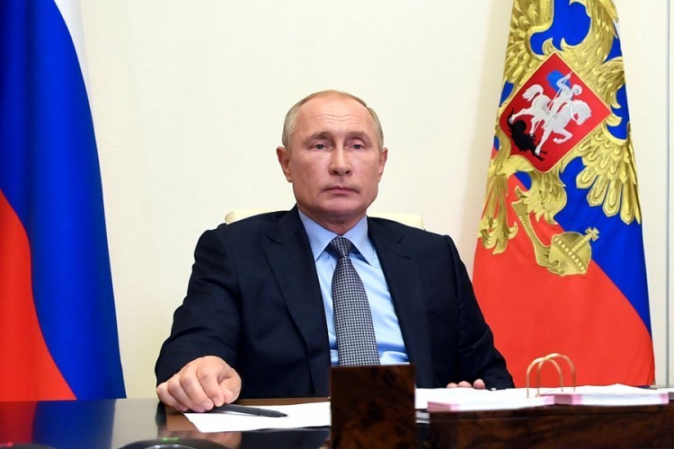 Putin: Pandemija se polako povlači, ali prerano za opuštanje