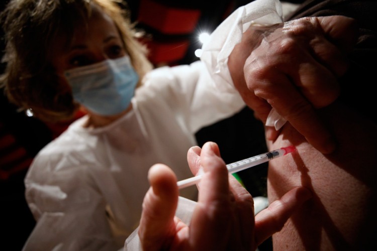 Suspendovano davanje prve doze vakcine u regionu Pariza?