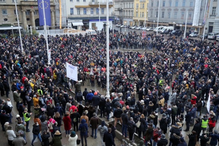 Protest više hiljada preduzetnika u Zagrebu: Dajte nam da radimo