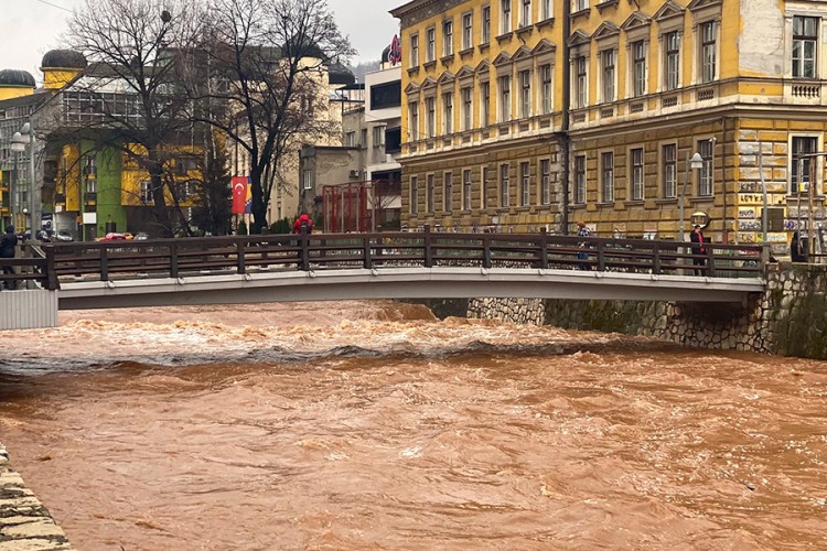 Una i dalje raste, povećan i nivo Miljacke