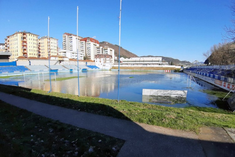 Podzemne vode potopile Gradski stadion u Zvorniku