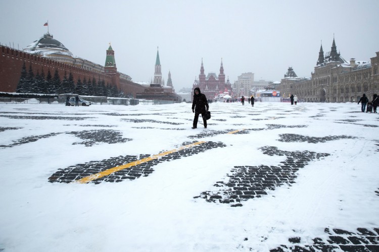 Jaka mećava obrušila se na Moskvu, 60.000 komunalaca čisti grad