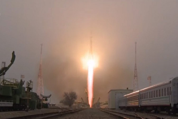 "Progres" lansiran sa Bajkonura, nosi zakrpe za pukotine na stanici
