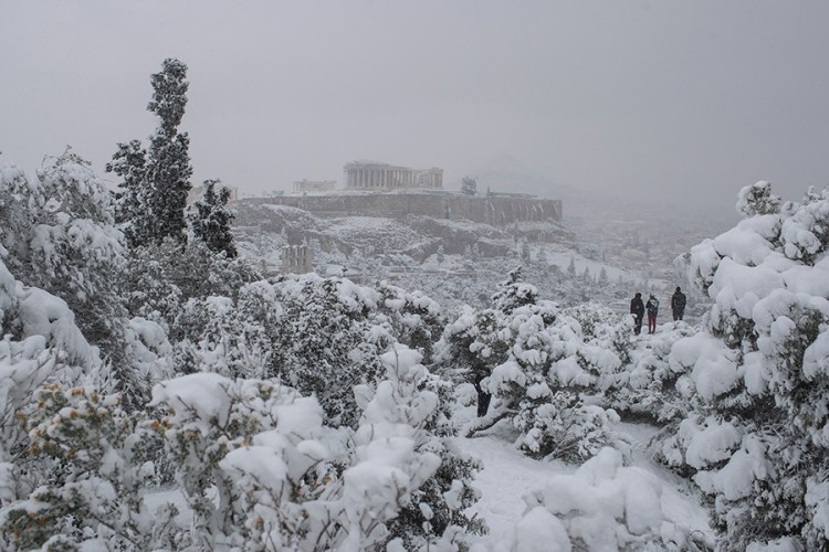 Hladni talas zahvatio Grčku, snijeg prekrio Atinu