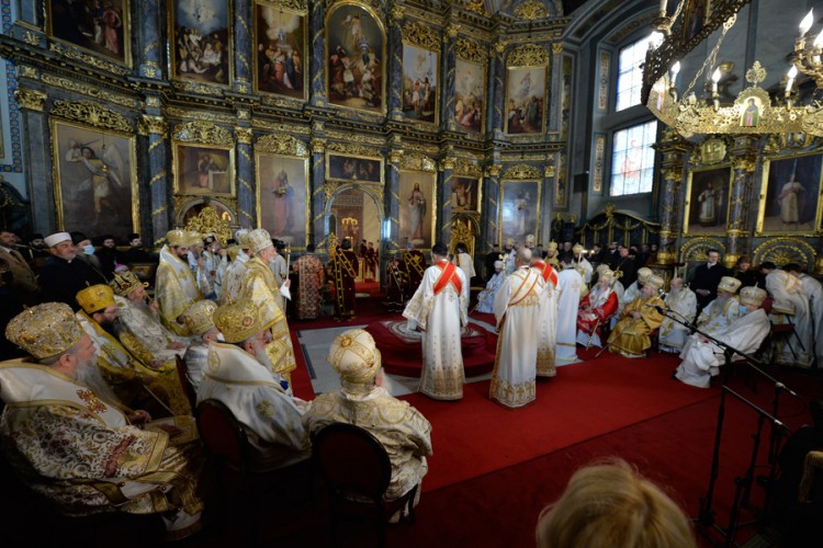 Počela liturgija, zvaničnici iz RS na ustoličenju patrijarha