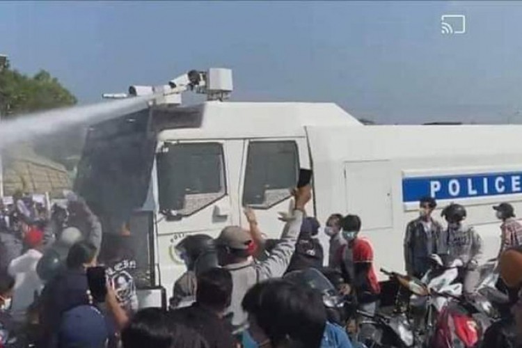 Policija u Mjanmaru otvorila vatru na demonstrante