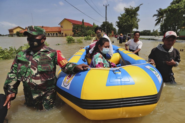 Poplave u Džakarti, hiljade ljudi evakuisano