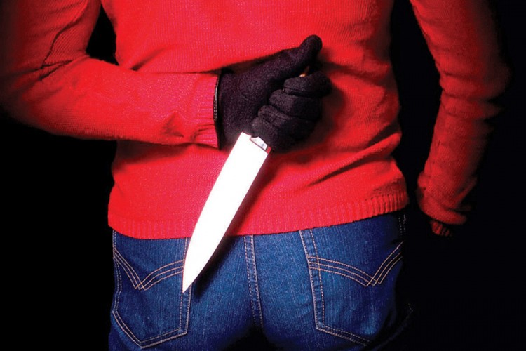 Optužena da je suprugu zarila nož u grudi