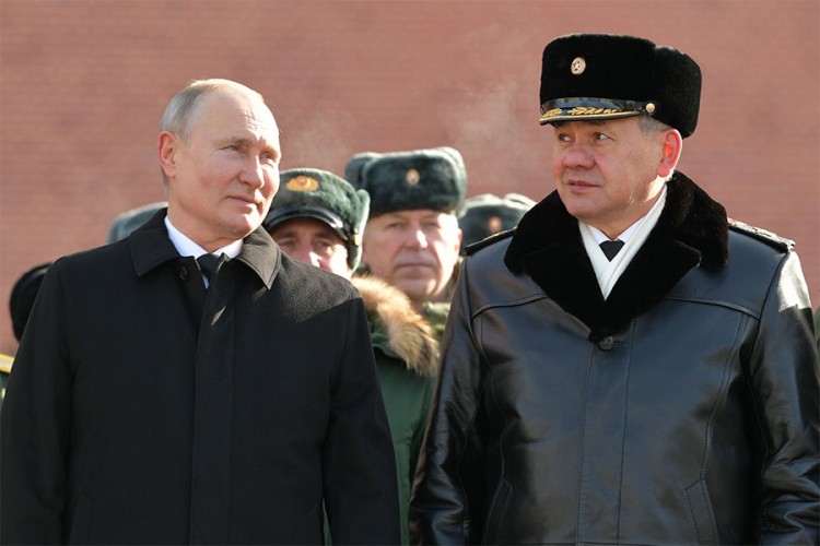 Putin: Pamte se podvizi ruske vojke u odbrani zemlje