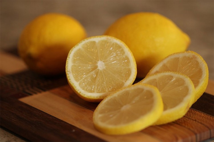 Ako vas muči perut napravite smjesu sa limunom