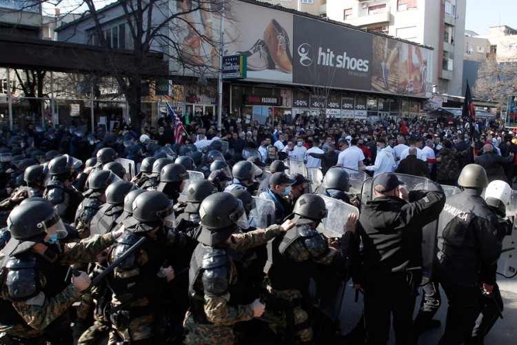 Sukob u Skoplju: Povrijeđeno sedam policajaca