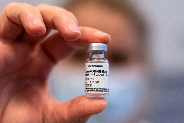 Rusija počela testiranje nove vakcine, prvi dobrovoljci primili Sputnjik Lajt